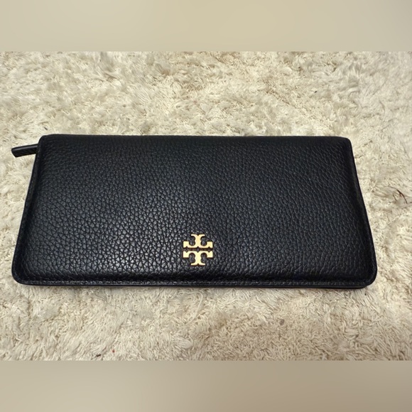 Tory Burch Handbags - NWOT Tory Burch Black Pebbled Leather Clutch